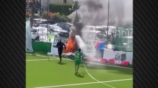 Φωτιά σε γήπεδο στην Ελβετία: Πρώην άσος της Ίντερ σε ρόλο πυροσβέστη πήρε την μάνικα και την έσβησε, δείτε βίντεο  