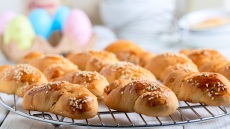 Η επιστήμη πίσω από τα πασχαλινά κουλουράκια