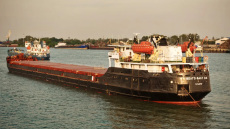 Τουλάχιστον ένας νεκρός και δύο αγνοούμενοι μετά από βύθιση πλοίου που μετέφερε σιτάρι στην Αζοφική Θάλασσα