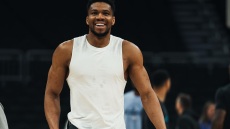 Γιάννης Αντετοκούνμπο: Νέες αιχμές με ανάρτηση και πανηγυρισμοί για το άλεϊ ουπ του Άλεξ στον Θανάση