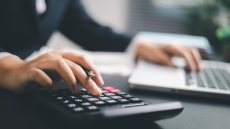 Συνελήφθησαν δύο εφοριακοί στη Θεσσαλονίκη για «φακελάκια» και εξυπηρετήσεις σε επιχειρήσεις