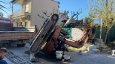 Εκσκαφέας καταπλάκωσε 58χρονο στον Βόλο, νοσηλεύεται σε κρίσιμη κατάσταση, δείτε φωτογραφίες