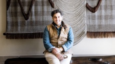 Πού πάει ο Αθηναγόρας Κωστάκος για ψώνια, φαγητό, καφέ και ποτό