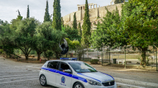 Η ΕΛΑΣ συνέλαβε... δύο αστυνομικούς - Είχαν λεκτικό επεισόδιο στην Ακρόπολη