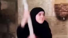 Μικρή μουσουλμάνα στον Λίβανο χτυπά καμπάνα εκκλησίας και στέλνει μήνυμα ενότητας: «Είμαστε όλοι ένα», δείτε βίντεο