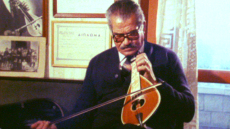 Συναυλία - αφιέρωμα στον σπουδαίο κρητικό λυράρη Κώστα Μουντάκη στο θέατρο Παλλάς