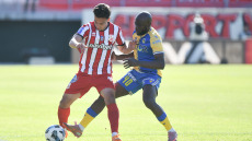 Πανσερραϊκός - Αστέρας Τρίπολης 0-0: Πλησίασαν την ΑΕΛ αλλά παρέμειναν στη ζώνη υποβιβασμού 