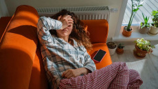 Γιατί ξυπνάτε συνέχεια κουρασμένοι; 5 λόγοι που δεν φαντάζεστε