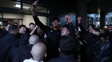 ΠΑΟΚ: Αποθέωση της ομάδας μπάσκετ στο αεροδρόμιο, δείτε βίντεο και φωτογραφίες