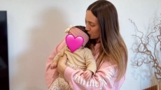 Η Άννα Κορακάκη γίνεται 30 και αυτοτρολάρεται: Νόμιζα ότι το δύσκολο ήταν οι Ολυμπιακοί, μέχρι που γνώρισα το 3πμ τάισμα