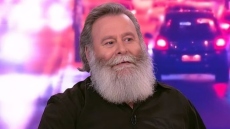 Κωστής Σαββιδάκης: Με σταύρωσε ο παπάς και κόλλησε ο σταυρός στην πλάτη, ήταν σημάδι για να κάνω εξετάσεις
