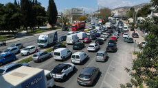 Κορυφώνεται η έξοδος των εκδρομέων: Σημειωτόν σε Κηφισό και Αθηνών-Κορίνθου, καθυστερήσεις 30΄ στην Αττική Οδό - Κίνηση σε λιμάνια και ΚΤΕΛ