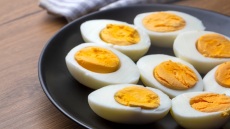 Πόσο αντέχουν τα βραστά αυγά στο ψυγείο-Πότε δεν πρέπει να τα φάμε