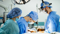 Νέα ελάχιστα επεμβατική τεχνική αλλάζει τα δεδομένα στη χειρουργική των επινεφριδίων
