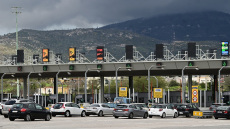 Εγκαταλείπουν το κλεινόν άστυ οι εκδρομείς του Πάσχα: Κίνηση σε εθνικές οδούς, λιμάνια και ΚΤΕΛ