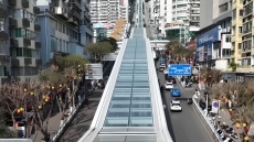 Η μεγαλύτερη κυλιόμενη σκάλα στον κόσμο: Έχει μήκος σχεδόν 1 χλμ και χρειάζονται πάνω από 20 λεπτά για να φτάσει κανείς στην κορυφή