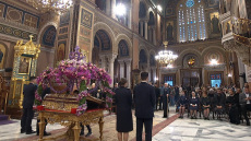 Δείτε live την Ακολουθία του Επιταφίου Θρήνου στη Μητρόπολη Αθηνών