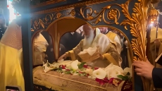 Ύδρα: Κατάνυξη στην Αποκαθήλωση του Εσταυρωμένου στον Καθεδρικό Ναό Κοιμήσεως της Θεοτόκου, δείτε βίντεο