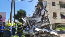 Νεκρός ανασύρθηκε ένας εγκλωβισμένος από τη διώροφη πολυκατοικία που κατέρρευσε στην Κύπρο, τουλάχιστον τρεις τραυματίες - Βίντεο και φωτογραφίες
