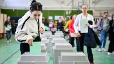 Μαζικά προσέρχονται οι Ούγγροι στις κάλπες, έχει ψηφίσει πάνω από το 74% των ψηφοφόρων