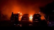 Ηράκλειο: Μεγάλη πυρκαγιά σε χώρο στάθμευσης ενοικιαζόμενων αυτοκινήτων, δείτε βίντεο