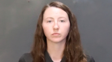 Είδαν καθηγήτρια στο Τέξας να φιλάει 16χρονο και εκείνη αποκάλυψε ότι έκανε σεξ με τον ανήλικο και έναν φίλο του