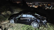 Αλώβητος ο οδηγός που έπεσε σε γκρεμό 70 μέτρων στην Κορινθία, δείτε φωτογραφίες  