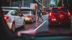 Μποτιλιαρισμένοι οι Έλληνες 143 ώρες τον χρόνο – Η Αθήνα η 3η πιο αγχωτική πόλη για οδήγηση στην Ευρώπη
