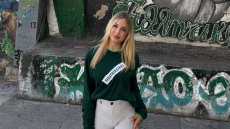 Η κούκλα δισέγγονη του Πούσκας φωτογραφήθηκε στην ιστορική Λεωφόρο: Στο γήπεδο που όλα ξεκίνησαν για τον παππού μου, έγραψε 