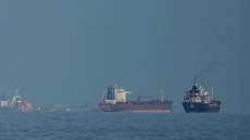 Ανάλυση: Πώς το μπλόκο στα στενά του Ορμούζ φέρνει τις ΗΠΑ απέναντι από την Κίνα