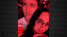 Τα άκουσε ο Τριντό για τη φωτογραφία με το πλαστικό ποτήρι: Είσαι υποκριτής, του γράφουν