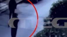 Δολοφονία τραγουδιστή στην Καρδίτσα: Βίντεο ντοκουμέντο από τη στιγμή που οι ανήλικοι δράστες διαφεύγουν από το σημείο του φονικού