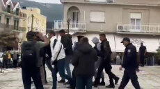 Στον Κορυδαλλό οδηγούνται οι κατηγορούμενοι για την υπόθεση της Μυρτώς, δείτε βίντεο από τη μεταγωγή τους 
