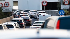 Καραμπόλα στην Αττική Οδό μετά την έξοδο Κηφισίας στο ρεύμα προς αεροδρόμιο, καθυστερήσεις άνω των 30 λεπτών