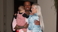 Ο Light φωτογραφίζεται με τη σύζυγό του και τον γιο τους