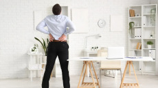 3 πράγματα που δεν κάνει ποτέ μία γιατρός-βελονίστρια όταν πονάει η μέση της – Δείτε βίντεο