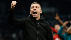 Ο προπονητής του Στρασβούργου πανηγύρισε στα McDonald's την πρόκριση επί της Μάιντς στα ημιτελικά του Conference League

