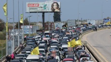 «Απερίγραπτα τα συναισθήματα»: Με το σήμα της νίκης, άρχισαν να επιστρέφουν στα σπίτια τους χιλιάδες εκτοπισμένοι Λιβανέζοι