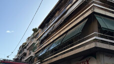 Τραγωδία στον Κολωνό: Νεκροί ένας άνδρας και μια γυναίκα μετά από φωτιά σε πολυκατοικία