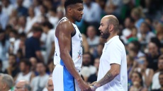 Αντετοκούνμπο για Σπανούλη: «Σου λέει πάντα την αλήθεια, ανυπομονώ για την επόμενη φορά που θα με προπονήσει»
