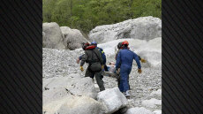 Καρε καρέ η αεροδιακομιδή τραυματισμένης πεζοπόρου στο φαράγγι του Βίκου, δείτε βίντεο με την επιχείρηση διάσωσης