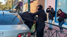 Στον εισαγγελία περπατώντας πλάτη στις κάμερες ο 16χρονος Σουδανός που παρέσυρε τη 16χρονη στη Λιοσίων, δείτε βίντεο