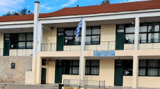 «Δεν πρόλαβε να της πει κάποιος να φύγει» λέει η καθηγήτρια της 13χρονης που έπεσε από μπαλκόνι σε σχολείο στο Χαϊδάρι