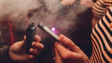 Απίστευτη απάτη στο Λονδίνο: Τον νάρκωσαν με νοθευμένο ηλεκτρονικό τσιγάρο και του άδειασαν τον τραπεζικό λογαριασμό μέσω Face ID