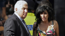 Έιμι Γουάινχαουζ: Ο πατέρας της έχασε τη δίκη με τις δύο φίλες της για την πώληση των προσωπικών της αντικειμένων σε δημοπρασία