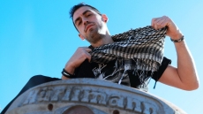 Ο ράπερ Μόνιμος Κάτοικος έγινε μπαμπάς, η φωτογραφία με τον νεογέννητο γιο του