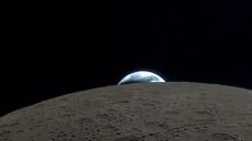 Η στιγμή που η Γη κρύβεται πίσω από τη Σελήνη: Το απίθανο βίντεο που τράβηξε αστροναύτης της NASA με iPhone από το διάστημα