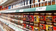 Κάτι αλλάζει σε μέλι, μαρμελάδες και χυμούς τον Ιούνιο 2026 – Τι θα βλέπουμε στις ετικέτες