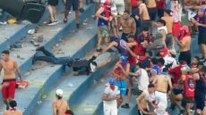 Αγριο ξύλο στο μεγάλο ντέρμπι της Παραγουάης: Οπαδοί πήραν ασπίδα αστυνομικού, έπεσαν σφαίρες καουτσούκ, δείτε βίντεο