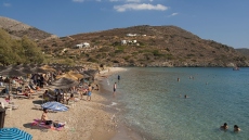 Το ελληνικό νησί που χαρακτηρίζεται ως το «ανεκτίμητο διαμάντι των Κυκλάδων» από τα διεθνή Μέσα